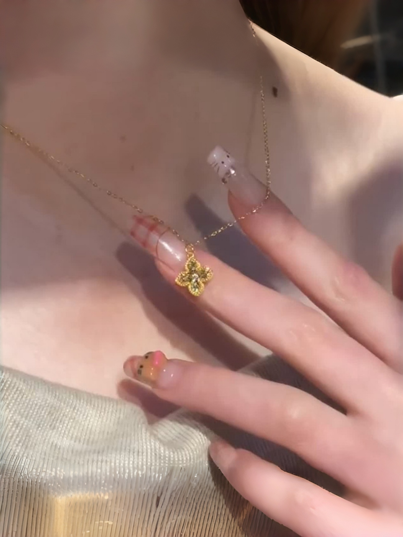Gold Flower Pendant Necklace