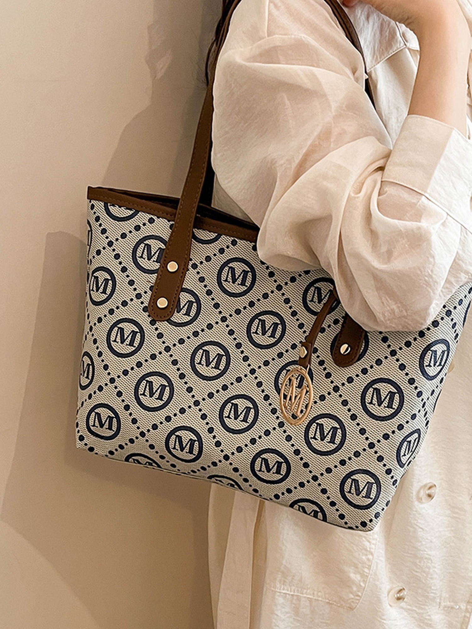 Grey Tote with Zip Closure