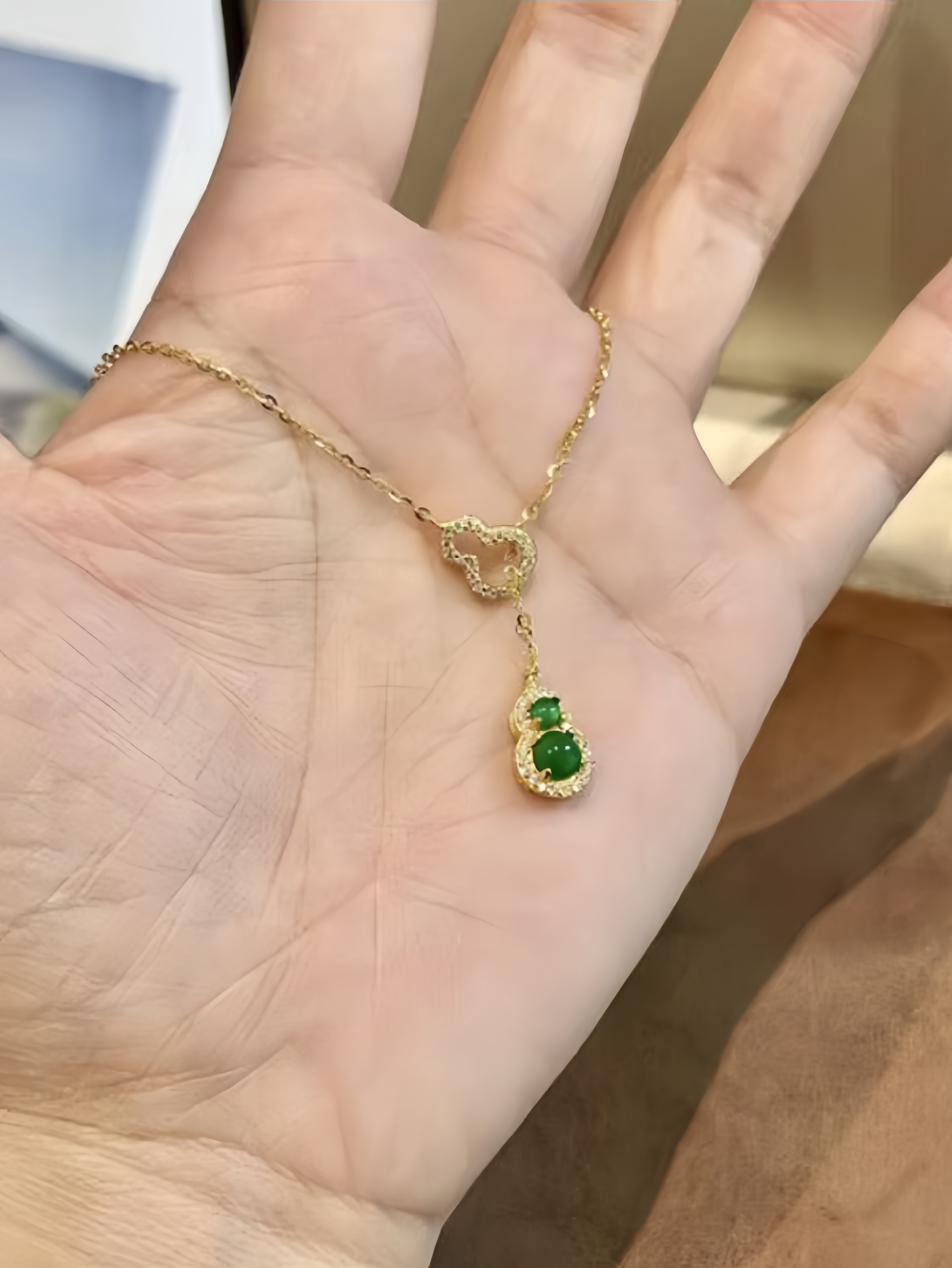 قلادة بدلاية أحجار كريمة ذهبي