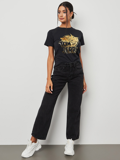 Black t shirt with gold print clearance