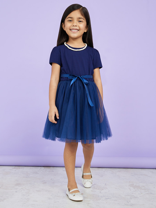 Navy blue dress with pearl necklace discount