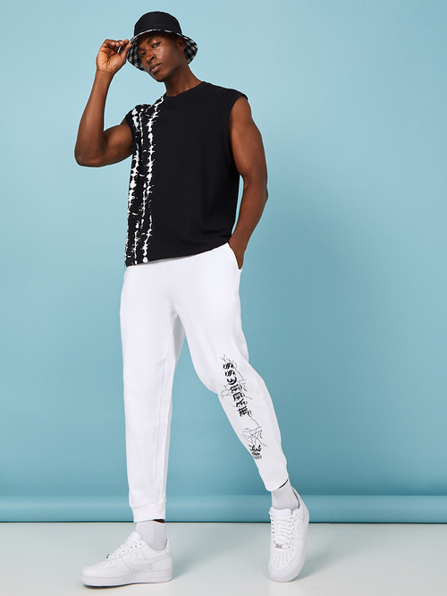 Buy Graffiti Print Detail Relaxed Fit Jogger White For Men Styli UAE