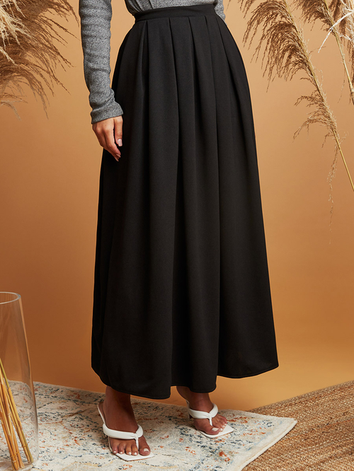 Buy Pleated Detail Flared Maxi Skirt Black For Women Styli UAE
