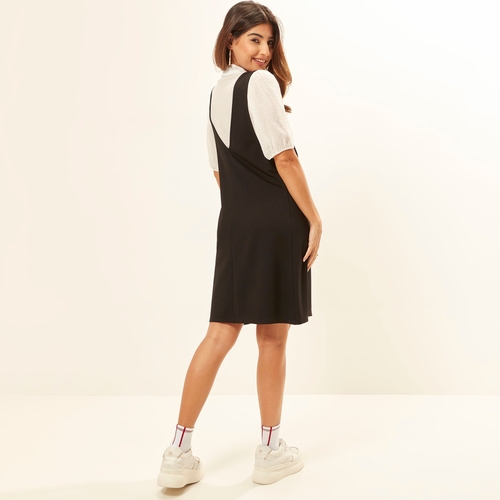 Buy Solid Sleeveless Pinafore Knee Length Dress with V Neck Black For Women Styli Bahrain
