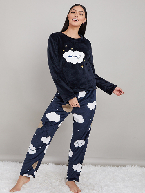 Buy Fleece Embroidered Cloud Star Nice Day Long Sleeves Top and Pyjama Set Navy Blue For Women Styli Saudi