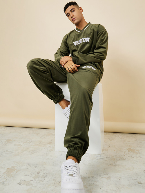 Buy Relaxed Fit Applique Detail Velour Sweatshirt and Jogger Co Ord Set Green For Men Styli UAE
