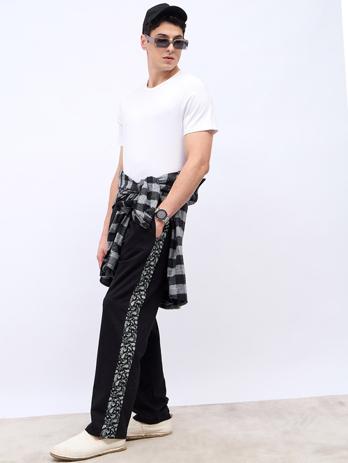 Buy Paisley Print Relaxed Fit Joggers Black For Men Styli UAE