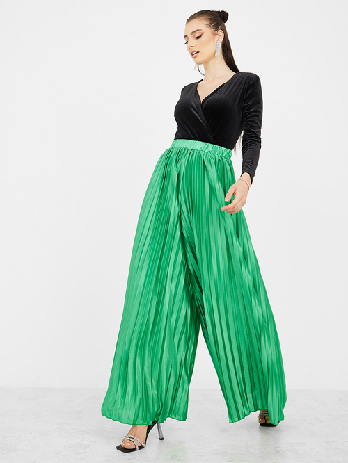 Buy Extreme Wide Leg Pleated Trousers Green For Women Styli Bahrain