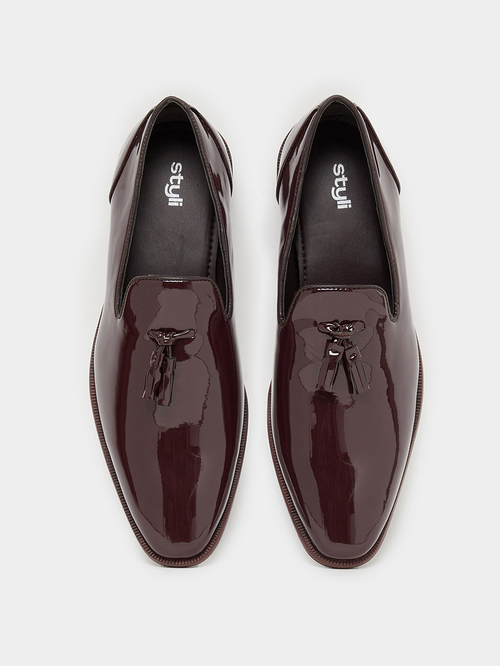 Buy Faux Leather Tassel Detail Patent Moccasins Burgundy For Men Styli UAE