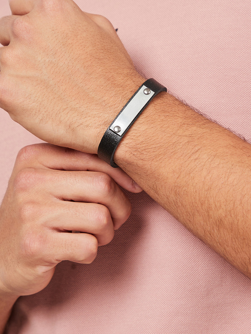 Bracelet with metal plate top