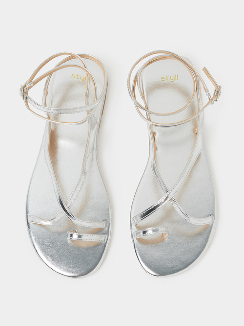 Flat silver strappy sandals outlet
