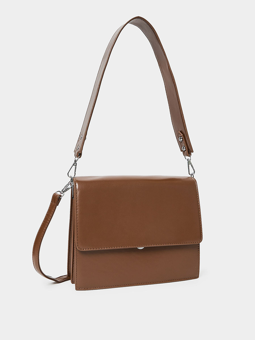 Flap closure crossbody bag 2025