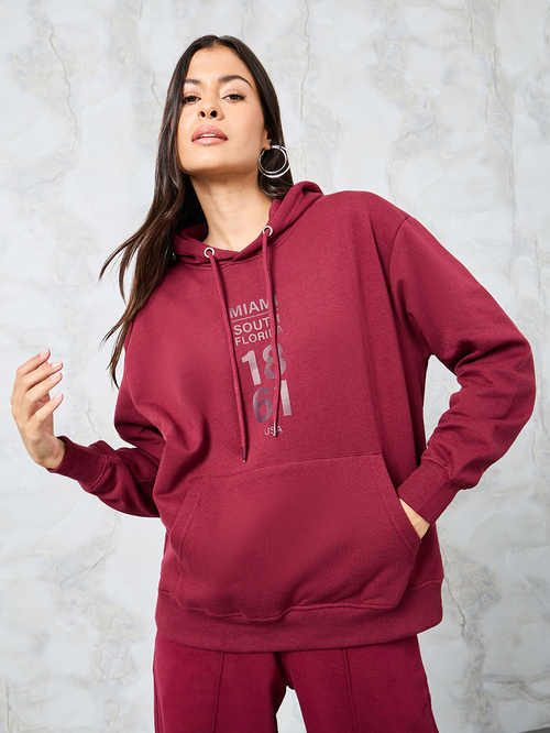 Buy Regular Fit Graphic Hoodie with Front Pocket Burgundy For Women Styli Saudi