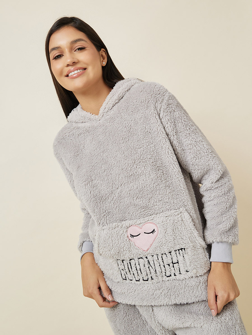 Fluffy pyjama hoodie outlet