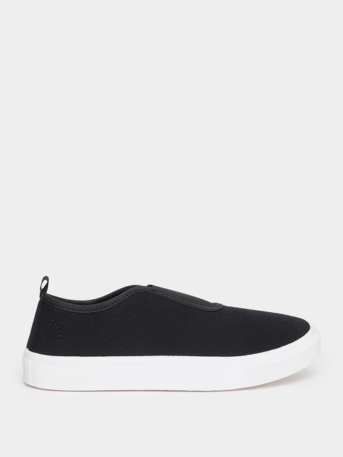 Buy Eric Boardwalk Canvas Slip On Shoes with Gusset Detail Black For Men Styli UAE