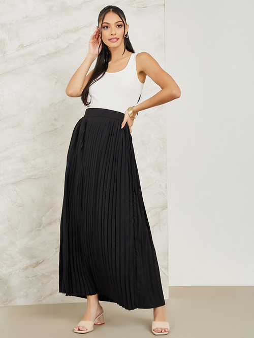 Buy Pleated Flared Maxi Skirt Black For Women Styli Saudi