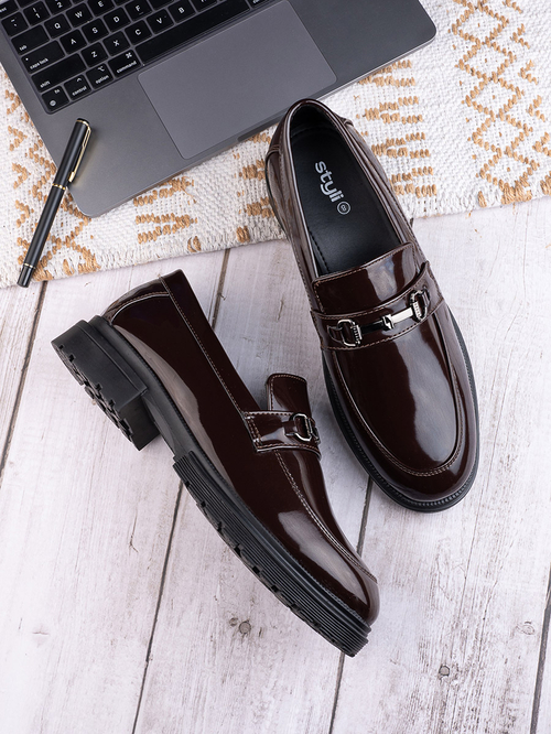 Buy Metal Horse Buckle Detail Chunky Loafers Burgundy For Men Styli Kuwait