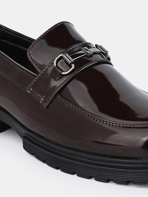 Buy Metal Horse Buckle Detail Chunky Loafers Burgundy For Men Styli UAE