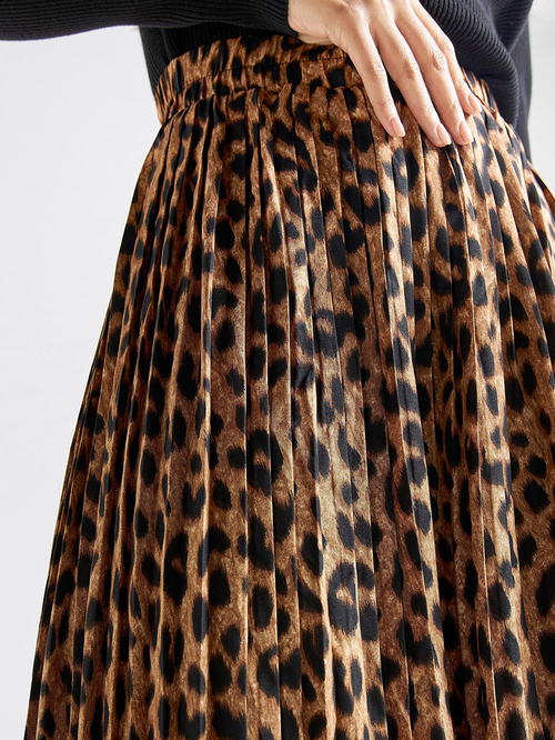Leopard print midi skirt pretty little thing 2025