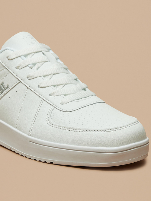 Low ankle sneakers cheap
