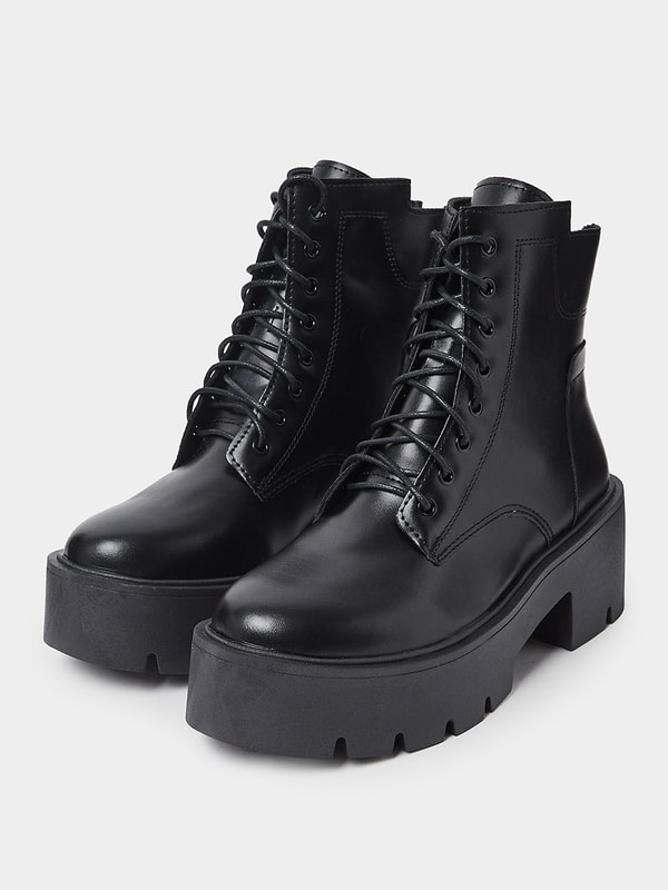 Buy Chunky Lace Up Platform Ankle Boots Black For Women Styli UAE