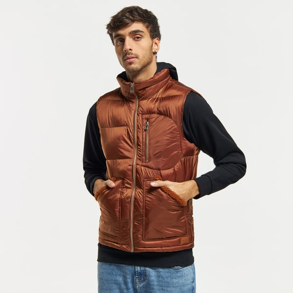 Quilted Gilet Jacket with Zipper Closure and Faux Fur Trim Pocket Styli