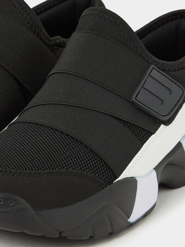 Buy Chunky Sneakers with Cross Strap Velcro Fastening Black For Women Styli UAE