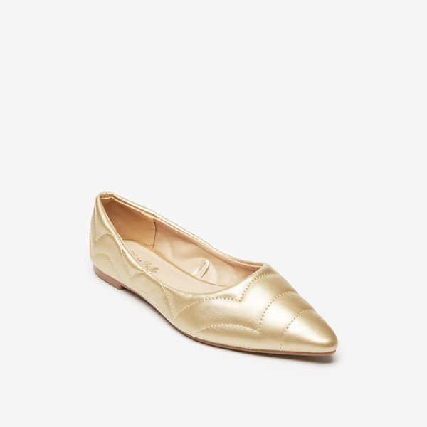 Pointed outlet toe shoes