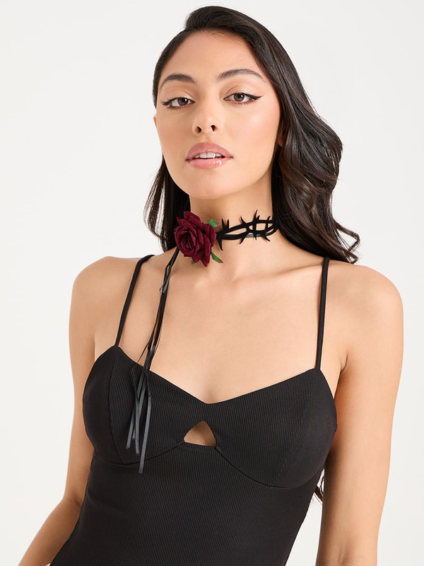 Torn Look Rose Tie Choker Necklace