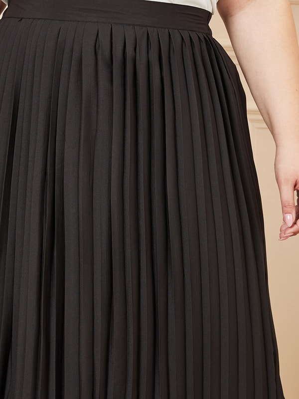 Plus Size Pleated Midi Skirt For Women at Saudi Styli