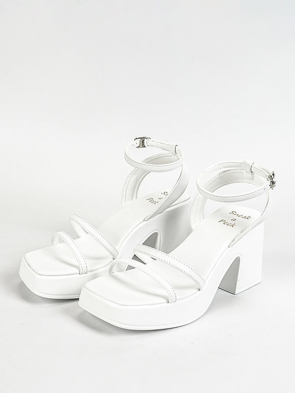 Chunky heel buckle sandals top