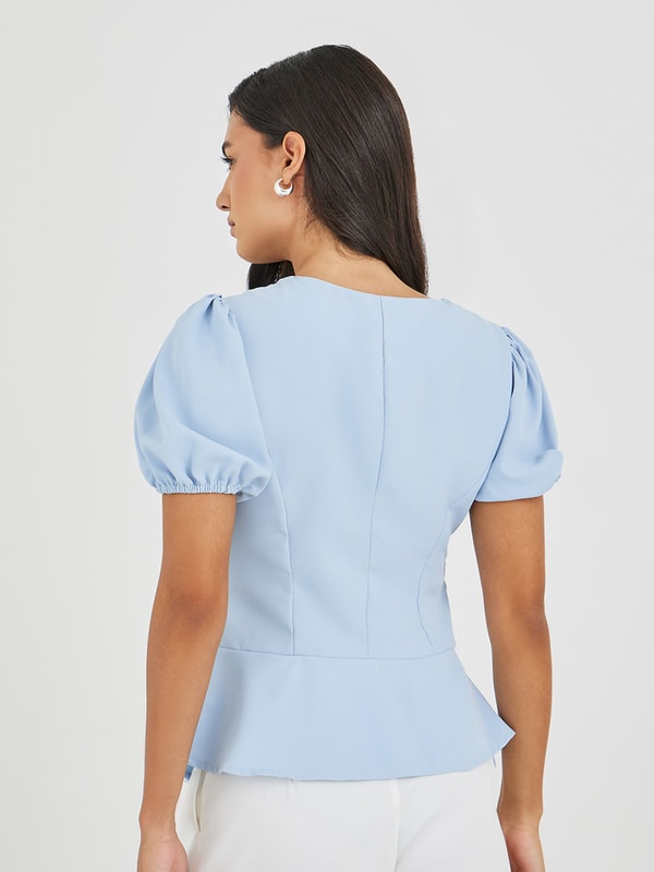 【Alumu.】 puff sleeve peplum tops Puff Sleeve Buttoned Peplum Blouse For Women at Saudi | Styli