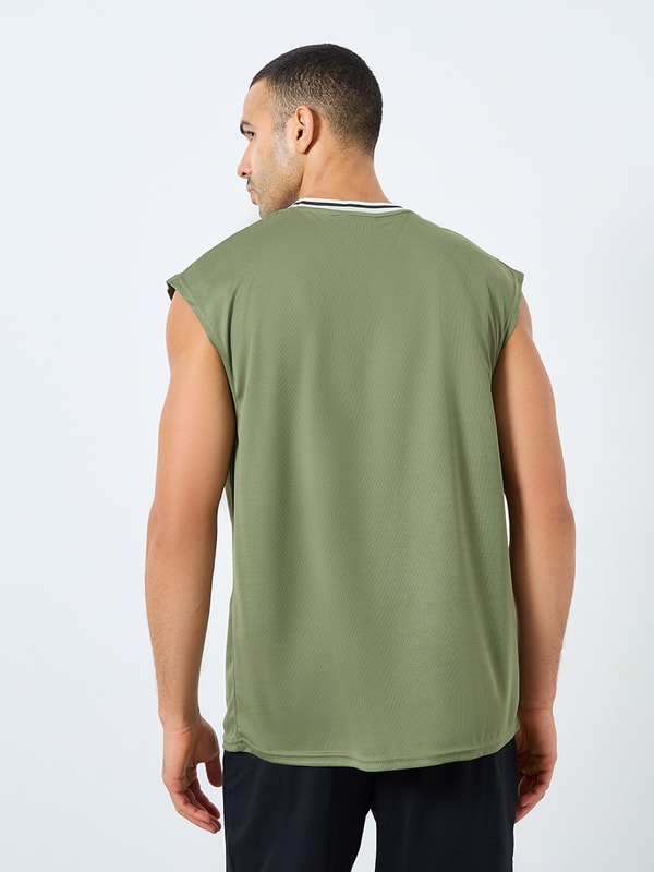 Regular Fit Contrast Tipping Neck Rib Athleisure Tank For Men at Saudi ...