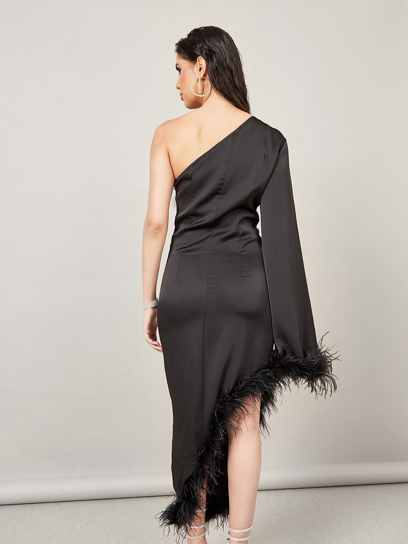 Buy One Shoulder Sleeve Faux Fur Trim Asymmetric Hem Maxi Dress Black For  Women | Styli Kuwait
