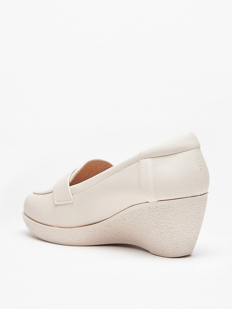 【COLOR iN ID】wedge heel loafer Women Beige Solid Wedge Heel Loafers – ShoeTree