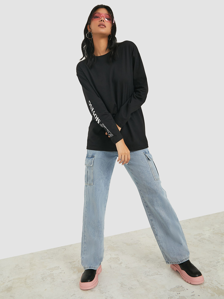 Fitted Asymmetric Hem Side Slit T-Shirt