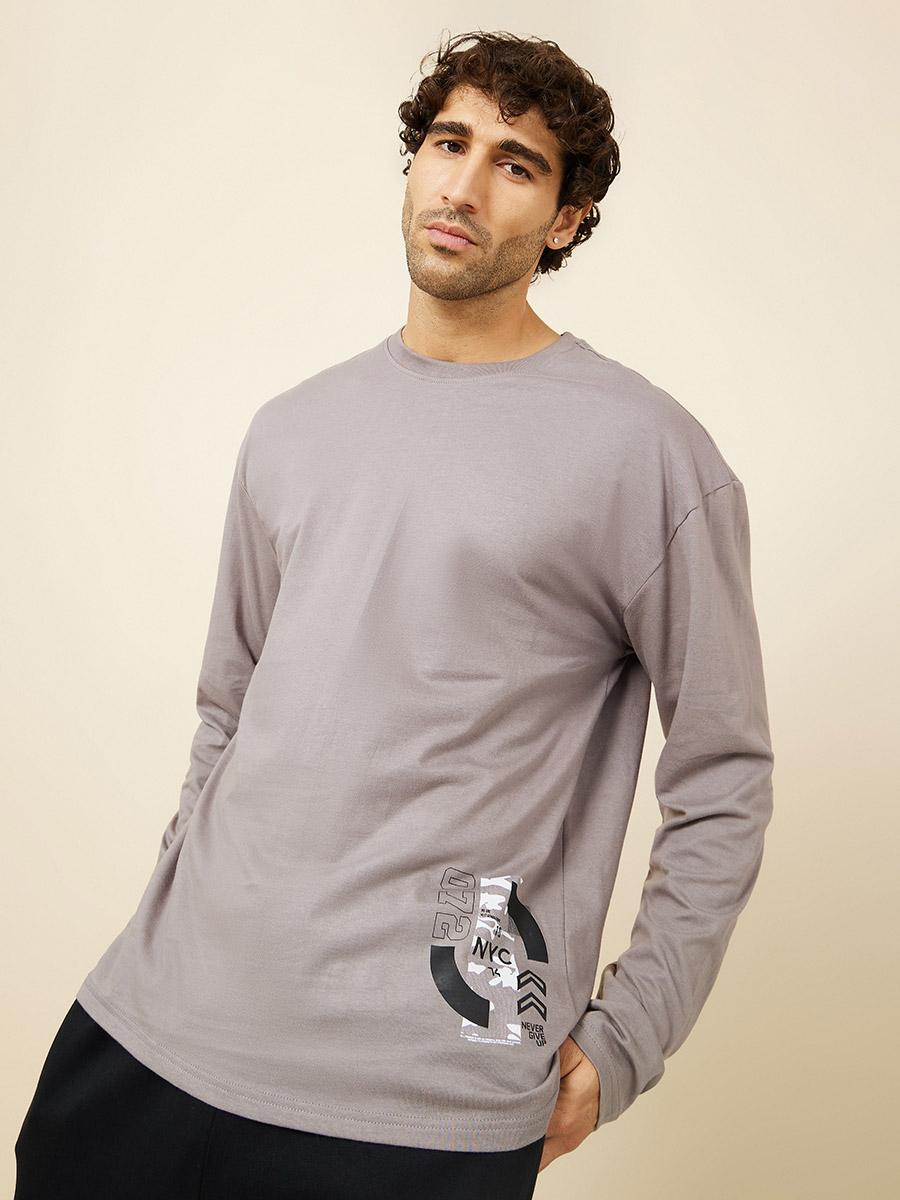 Styli T-Shirts : Buy Styli Grey Oversized Roll Up Sleeves Chicago Graphic  Print Longline T-Shirt Online