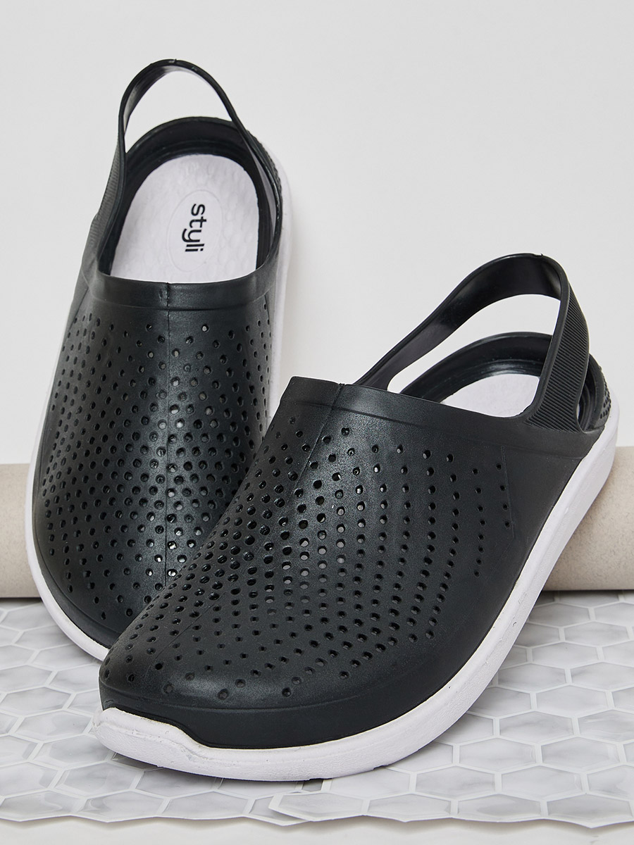 Closed back crocs discount