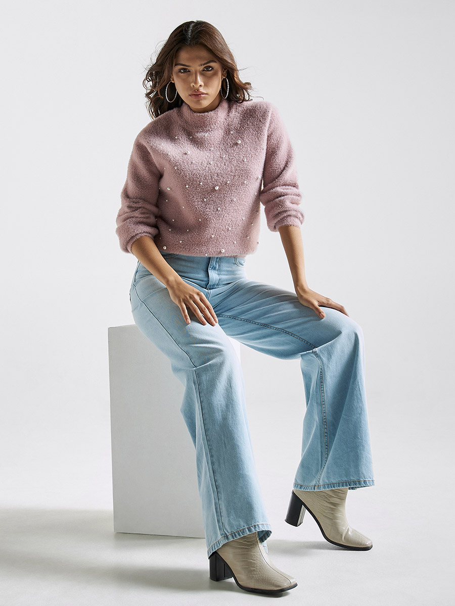 Pearl embellished jeans and cashmere sweater • Vivellefashion