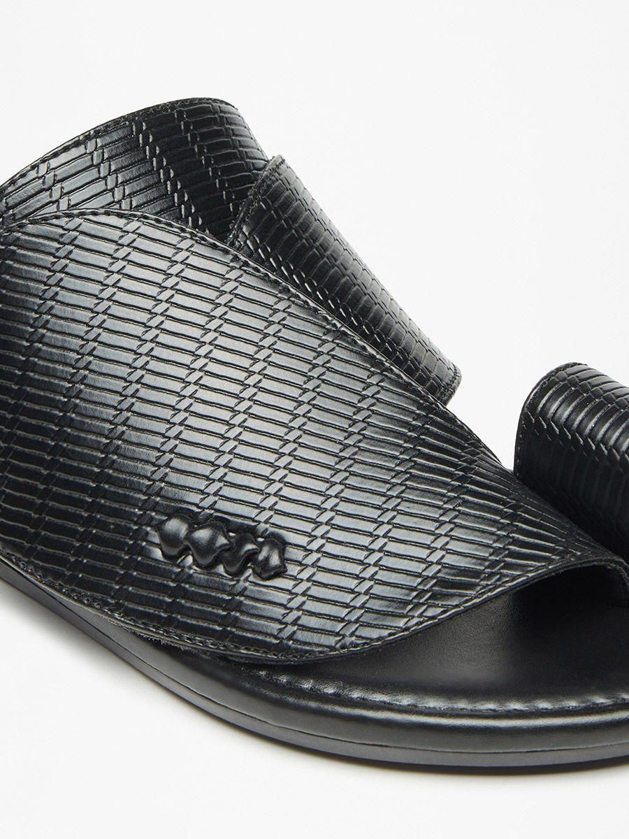 Buy Textured Arabic Sandals with Toe Loop Detail Black For